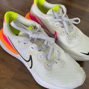 Nike Women's Renew Run Running Shoes, size 7.5